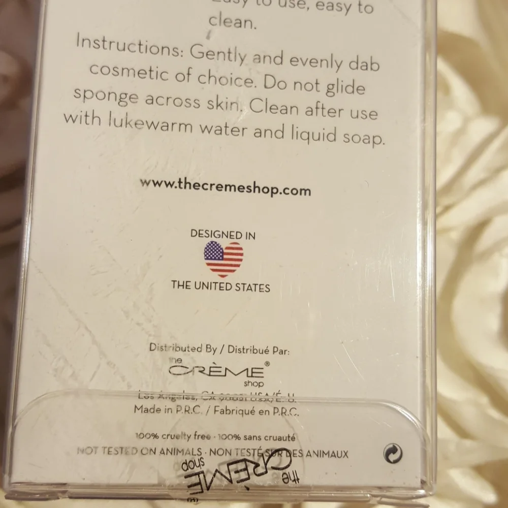 Creme Shop Silicone Blending Sponge Pink.